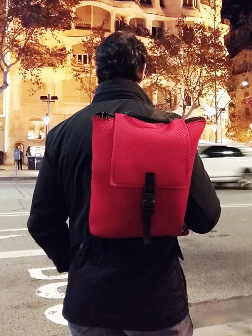 mochila roja