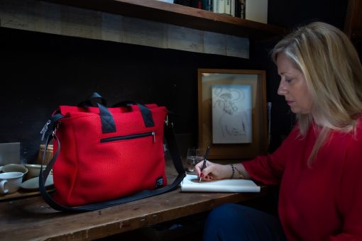 Bolso BOX en 3D rojo con modelo 2