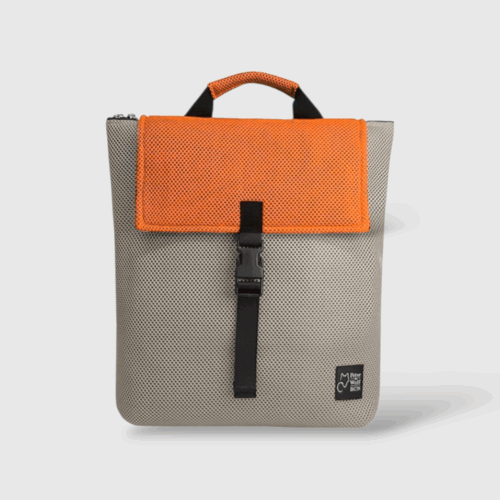 Mochila en tejido técnico 3D beige y tapa naranja